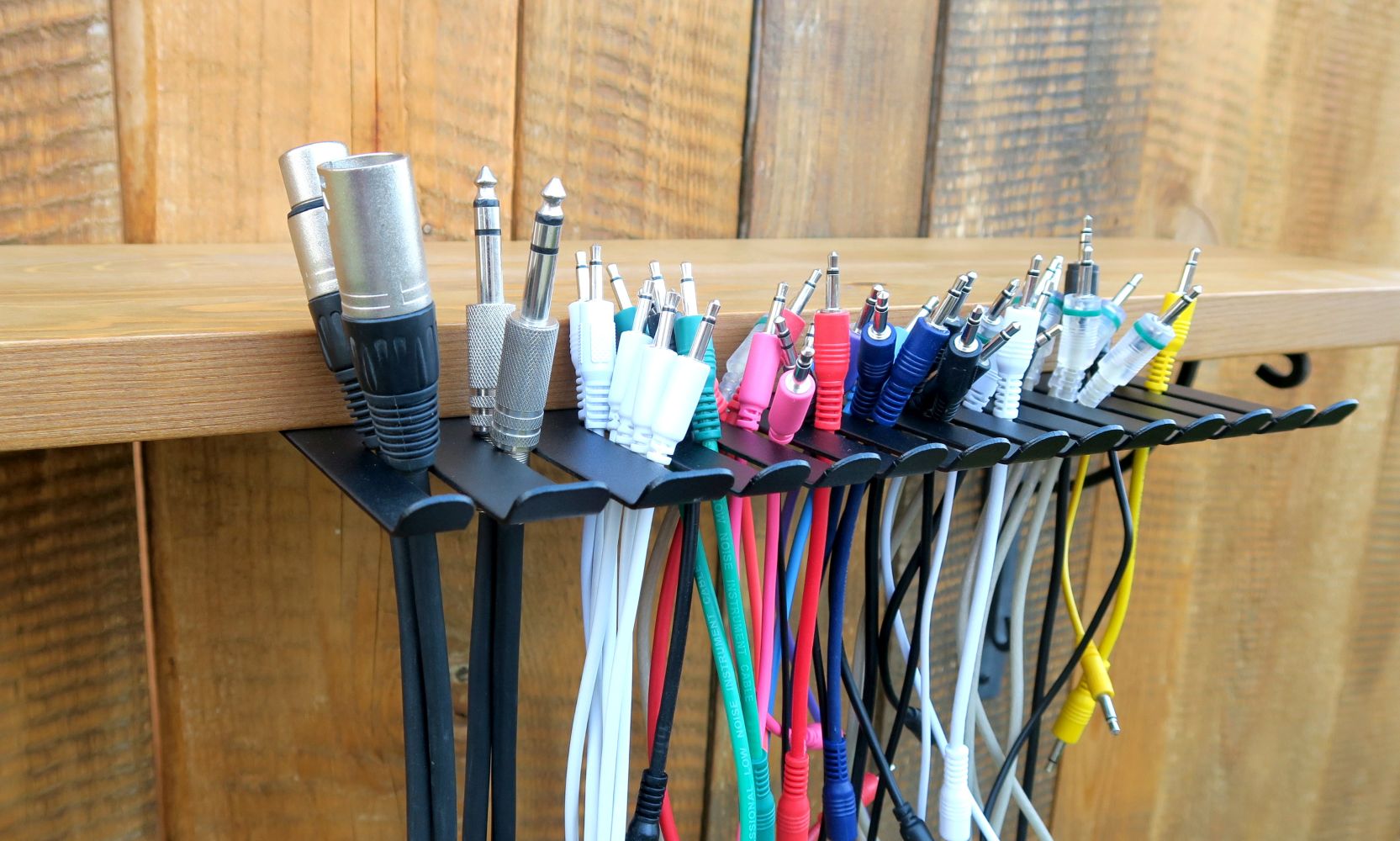 Shelf / desk hanger for patch cables - Konstant Lab E-shop